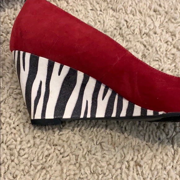 SALE! Funky Red Animal Print Wedge - Picture 3 of 3